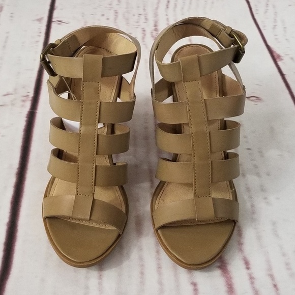 AMERICAN EAGLE Taupe Block Heel Sandals - Picture 2 of 8